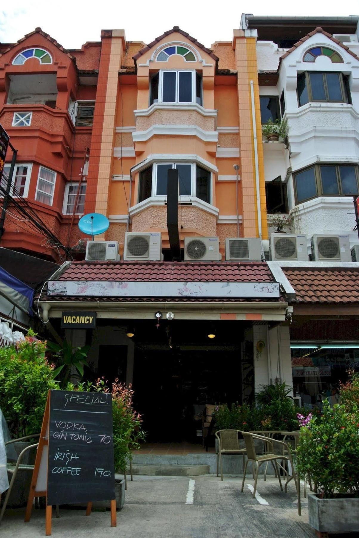 Karon Sunshine Guesthouse & Bar Exterior photo